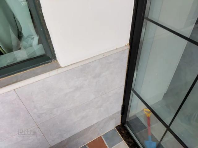 阳台墙砖都空了(阳台的砖空了 会不会掉) 阳台墙砖都空了(阳台的砖空了 会不会掉)