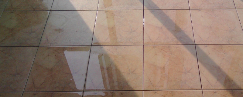 阳台瓷砖鼓了怎么办(阳台墙面瓷砖鼓起来怎么办)